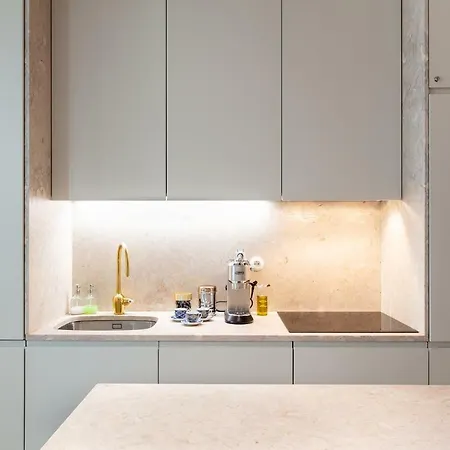 Riverside Downtown Deluxe 아파트