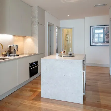 Riverside Downtown Deluxe Apartment