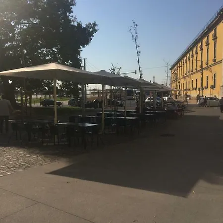 Riverside Downtown Deluxe Lejlighed